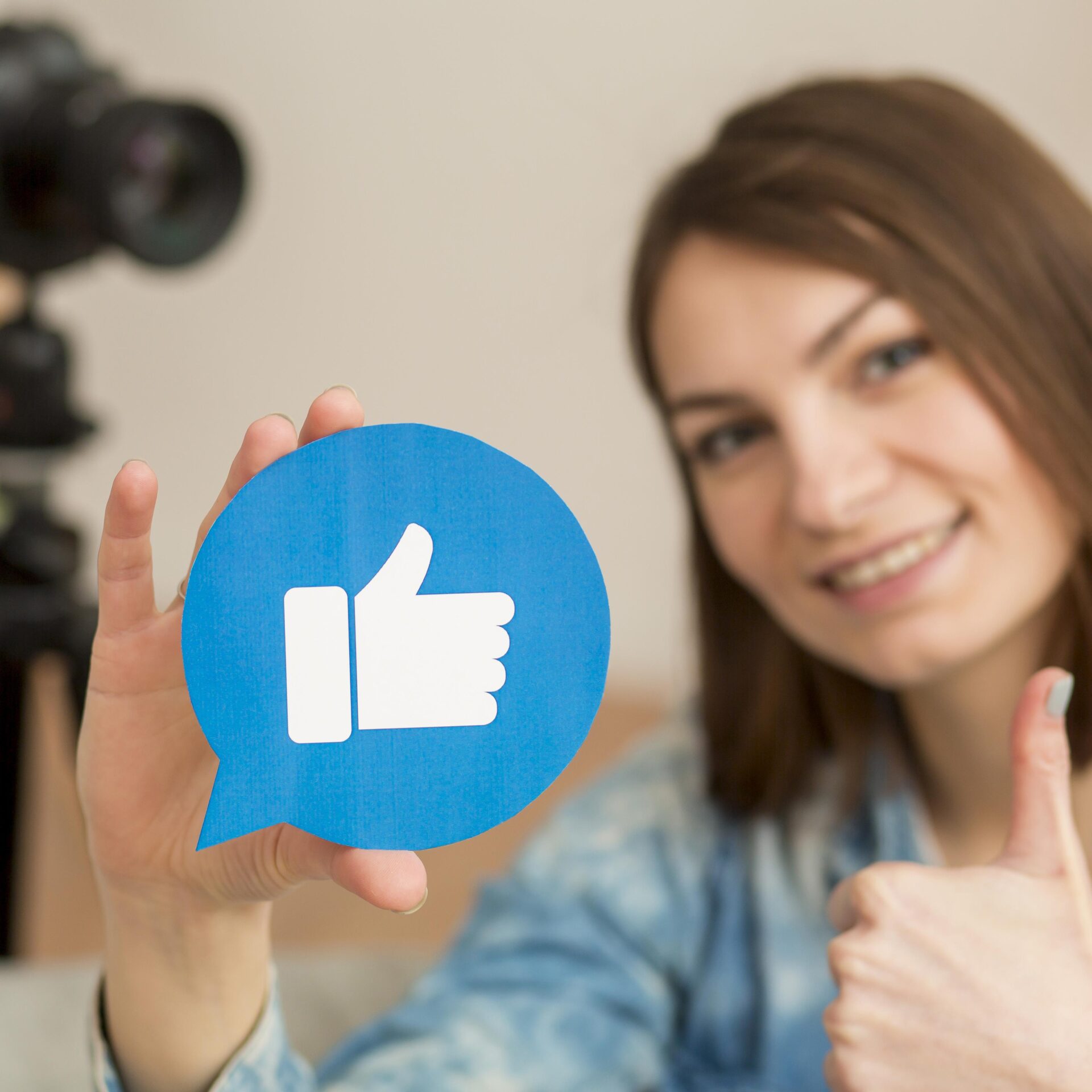 portrait-blogger-holding-like-button (2)